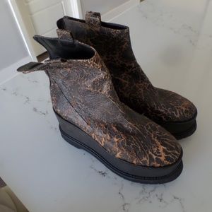 HAIKI Platform ankle women boots in brown black leather, size 10, worn once.